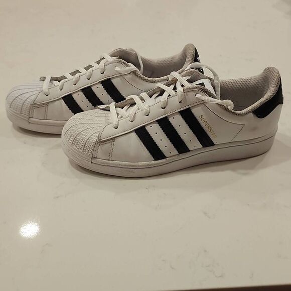 Adidas Superstar. Youth size 6. - Picture 3 of 8